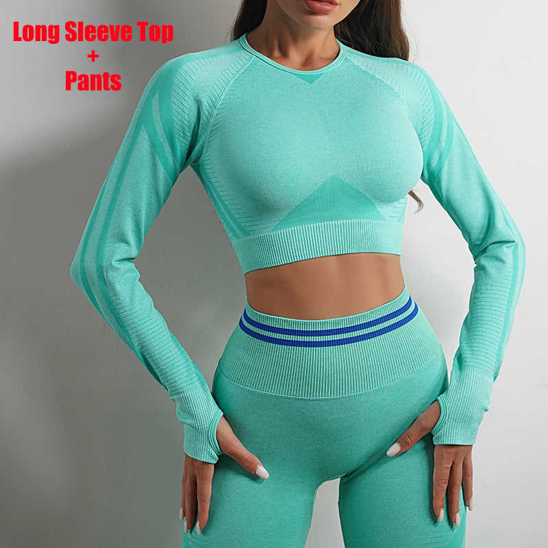 Seamless yoga set demonstration video showing butt-lifting pants and long sleeve top